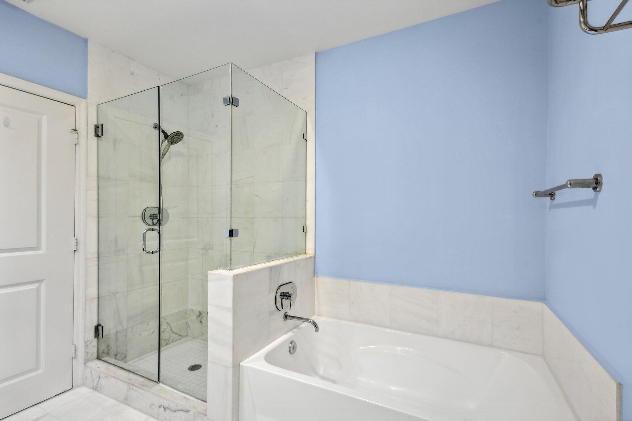 480 Hibiscus Street, Unit 1021 West Palm Beach, FL 33401 - Photo 12 of 41 Primary Bath