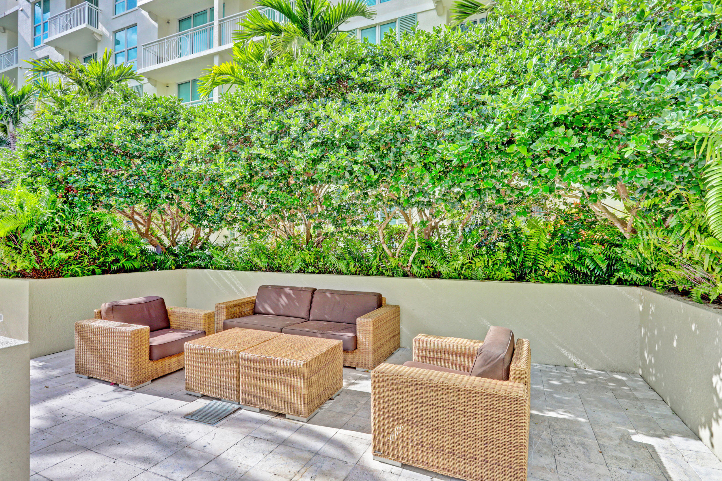 480 Hibiscus Street, Unit 1021 West Palm Beach, FL 33401 - Photo 31 of 41 Outdoor Seating