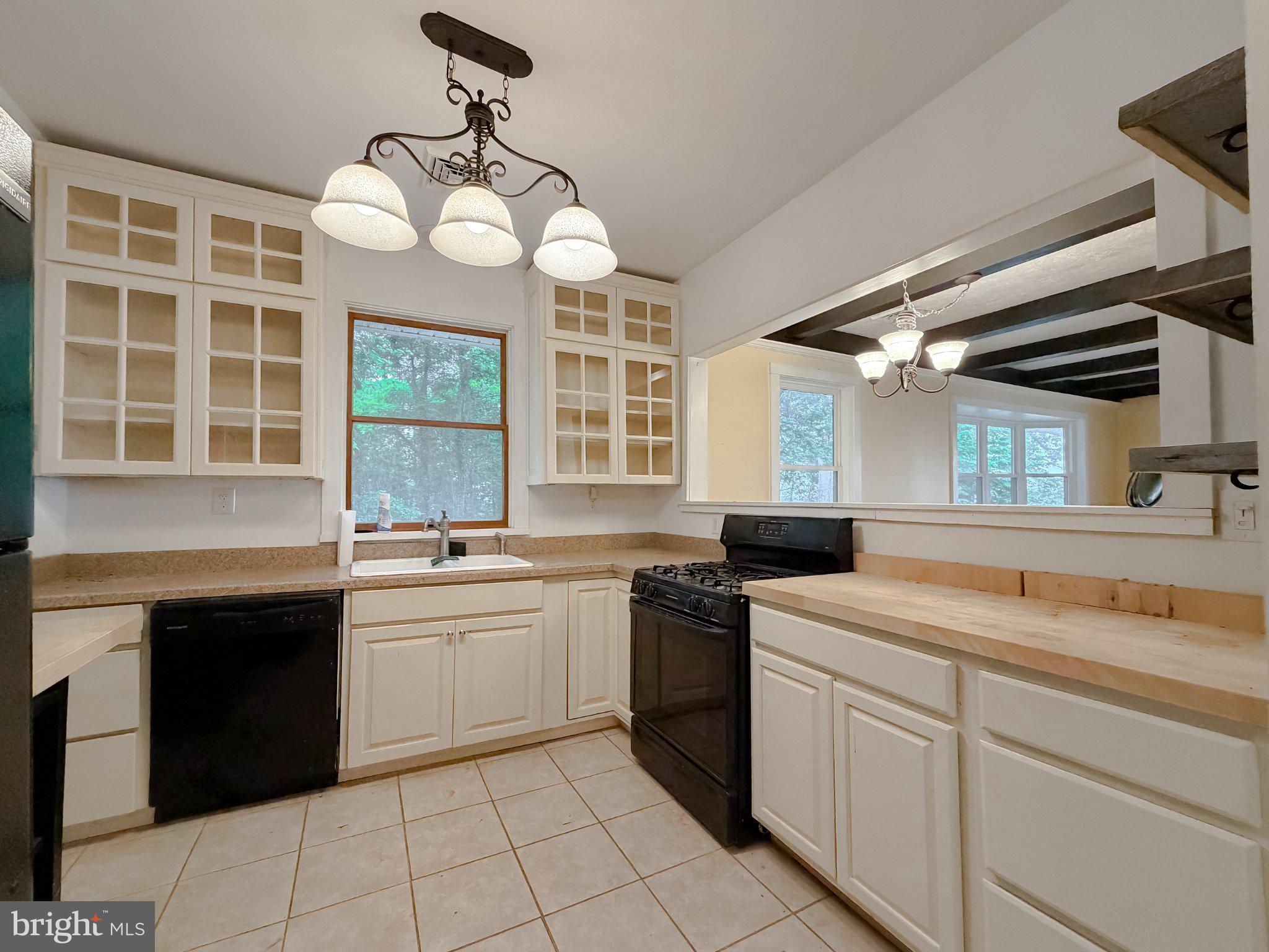 42195 White Point Beach Road Leonardtown, MD 20650 - Photo 36 of 57 Charming kitchen with natural light.