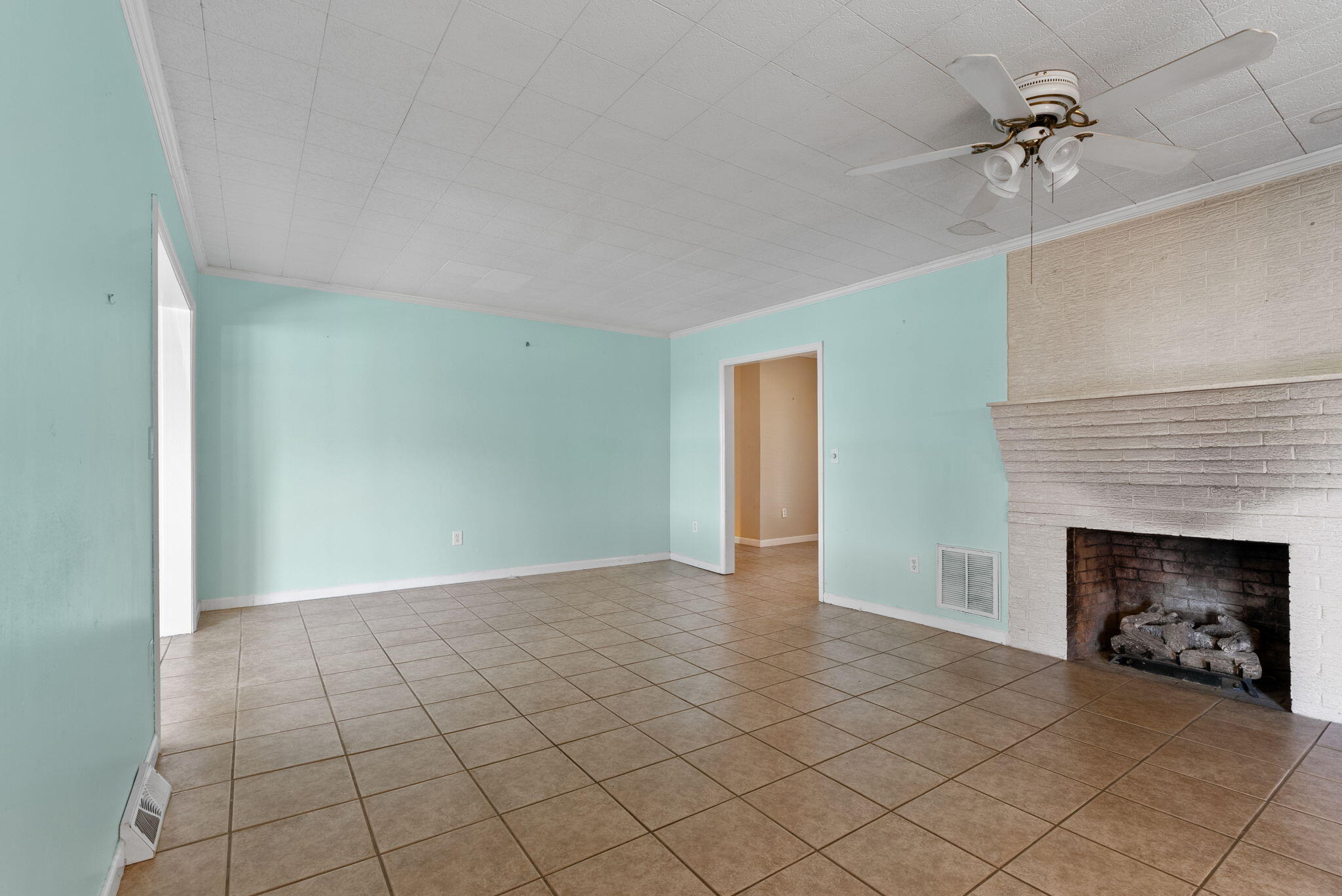 1813 State Rd S-8-560 Moncks Corner, SC 29461 - Photo 14 of 43 Living Room