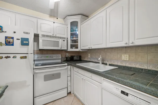 $89,500 | 390 Durham Circle, Unit M, Deerfield Beach, FL 33442