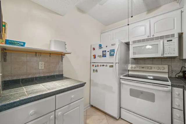 $89,500 | 390 Durham Circle, Unit M, Deerfield Beach, FL 33442