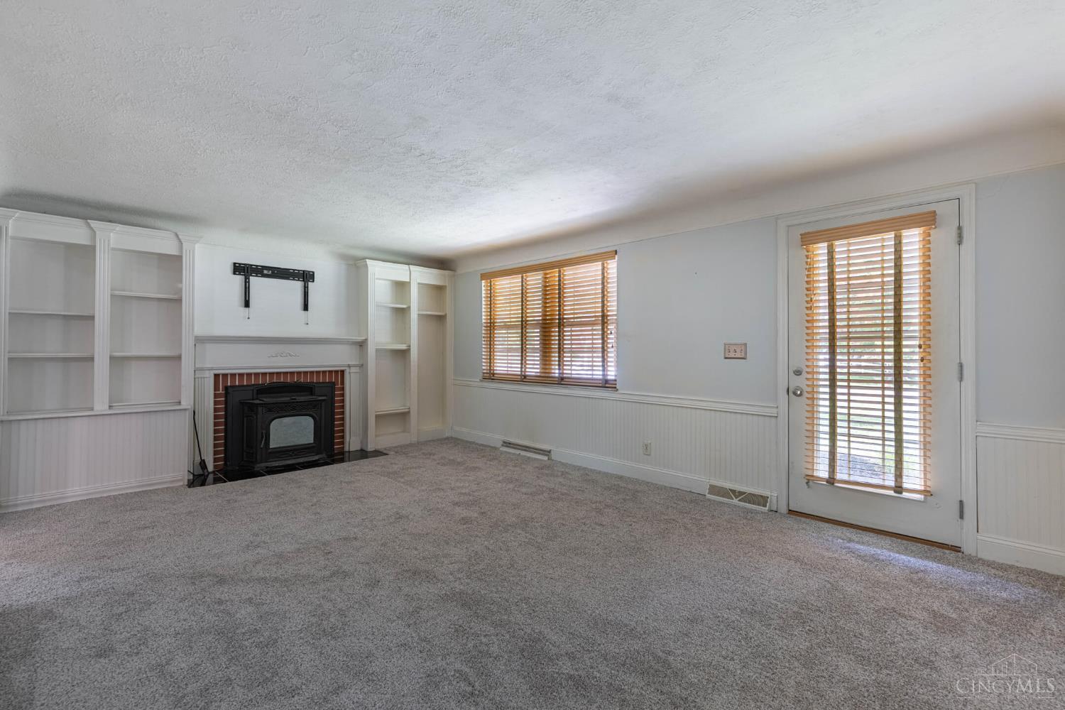 567 Lang Road Cincinnati, OH 45244 - Photo 4 of 35