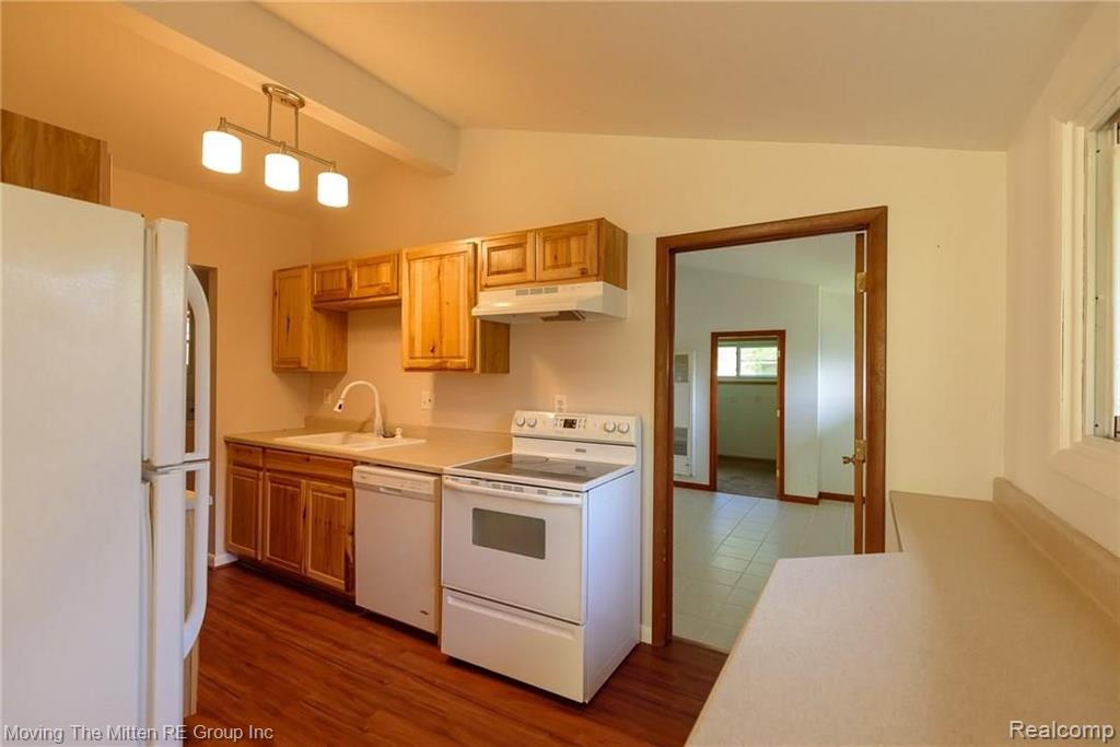 8431 Belleville Road Belleville, MI 48111 - Photo 6 of 42