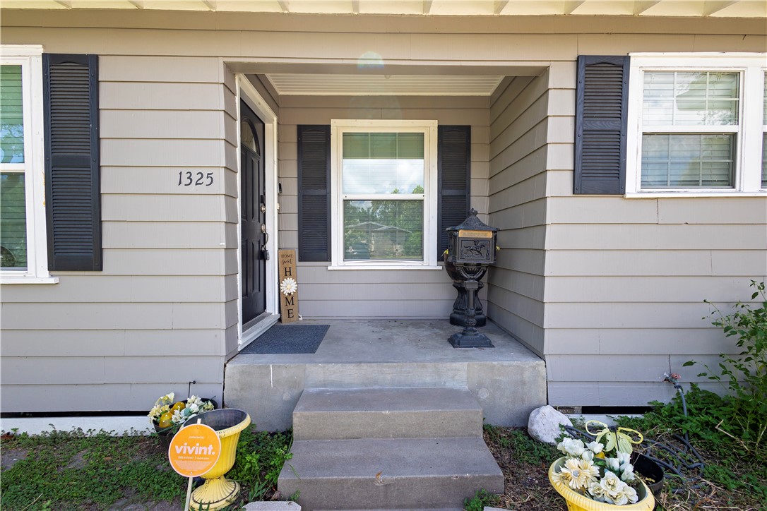 1325 Ray Drive Corpus Christi, TX 78411 - Photo 2 of 26