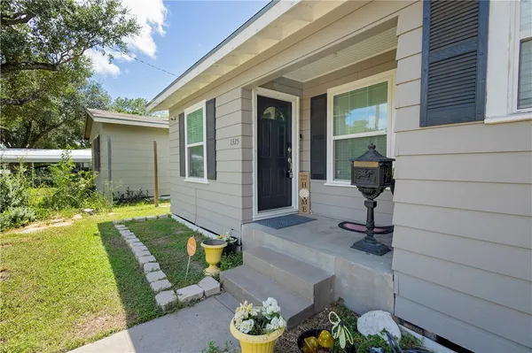 $2,299 | 1325 Ray Drive, Corpus Christi, TX 78411