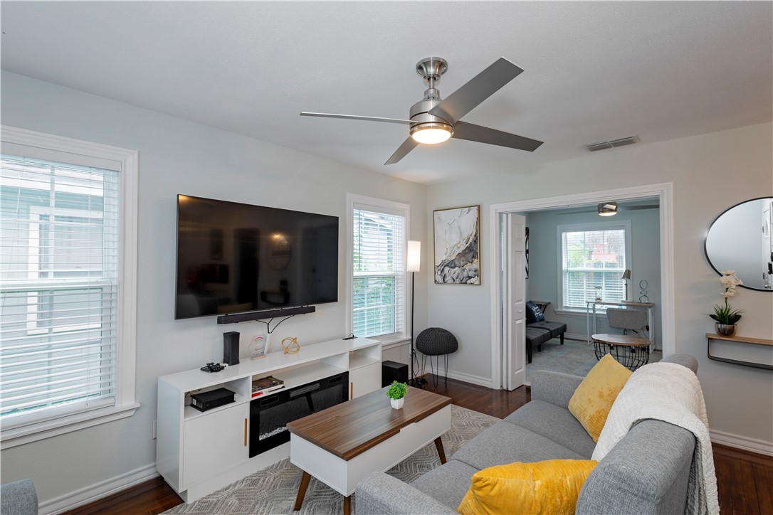 1325 Ray Drive Corpus Christi, TX 78411 - Photo 4 of 26