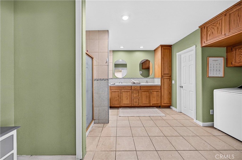 6066 Highpoint Drive Riverside, CA 92505 - Photo 24 of 46 Primary Bath