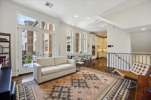 $775,000 | 3928 West Main Street, Houston, TX 77027