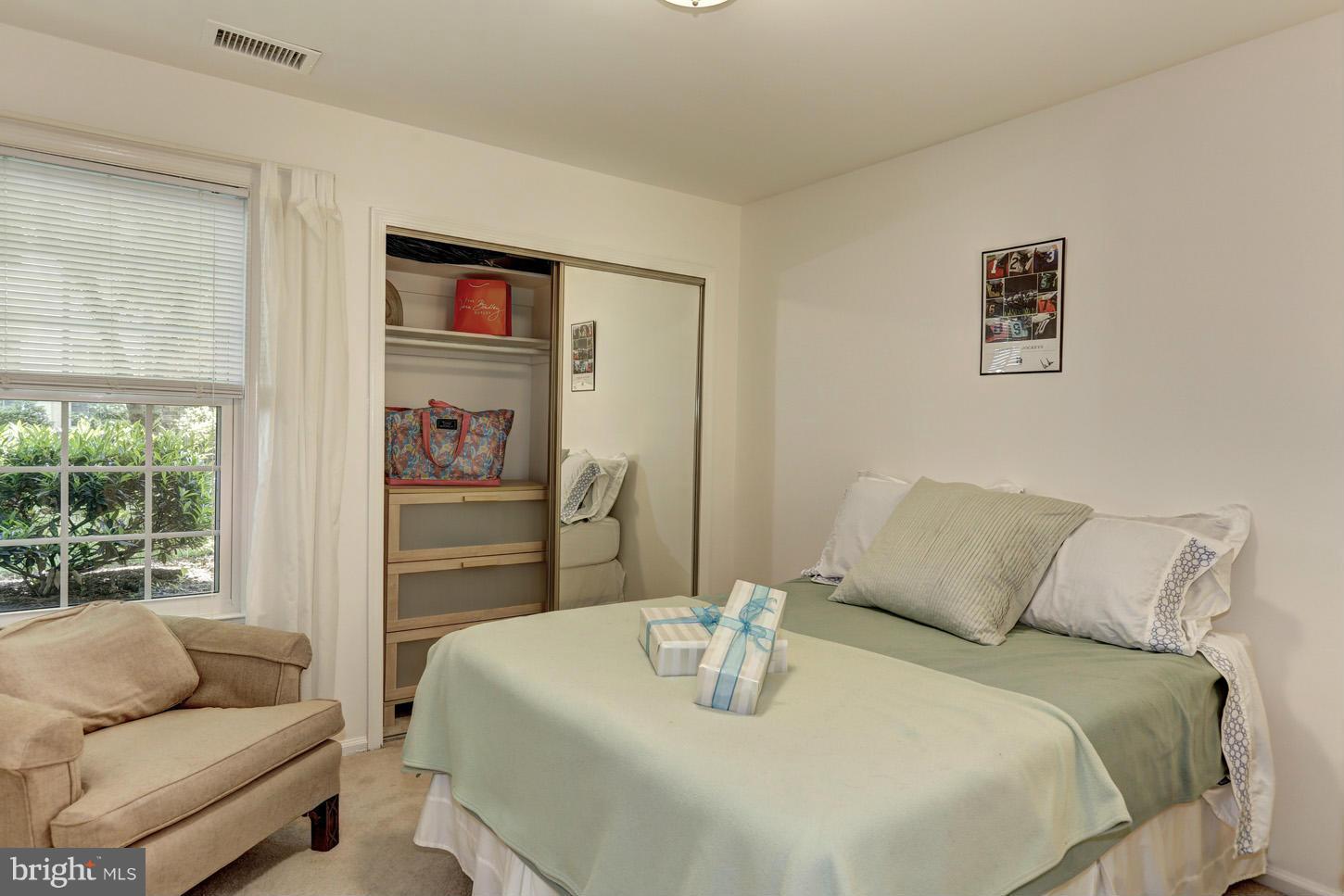 4534 28th Road South, Unit D Arlington, VA 22206 - Photo 18 of 21 2nd Bedroom