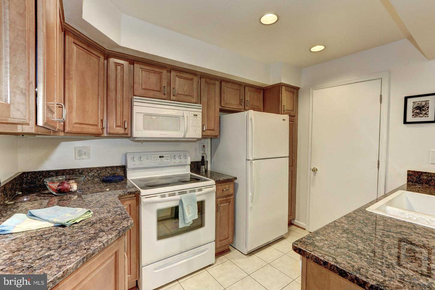 4534 28th Road South, Unit D Arlington, VA 22206 - Photo 5 of 21 Kitchen