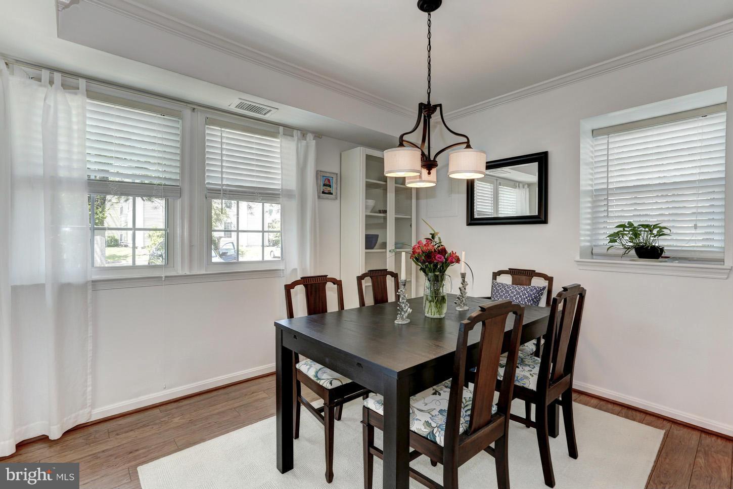 4534 28th Road South, Unit D Arlington, VA 22206 - Photo 9 of 21 Den being used as Separate Dining Room