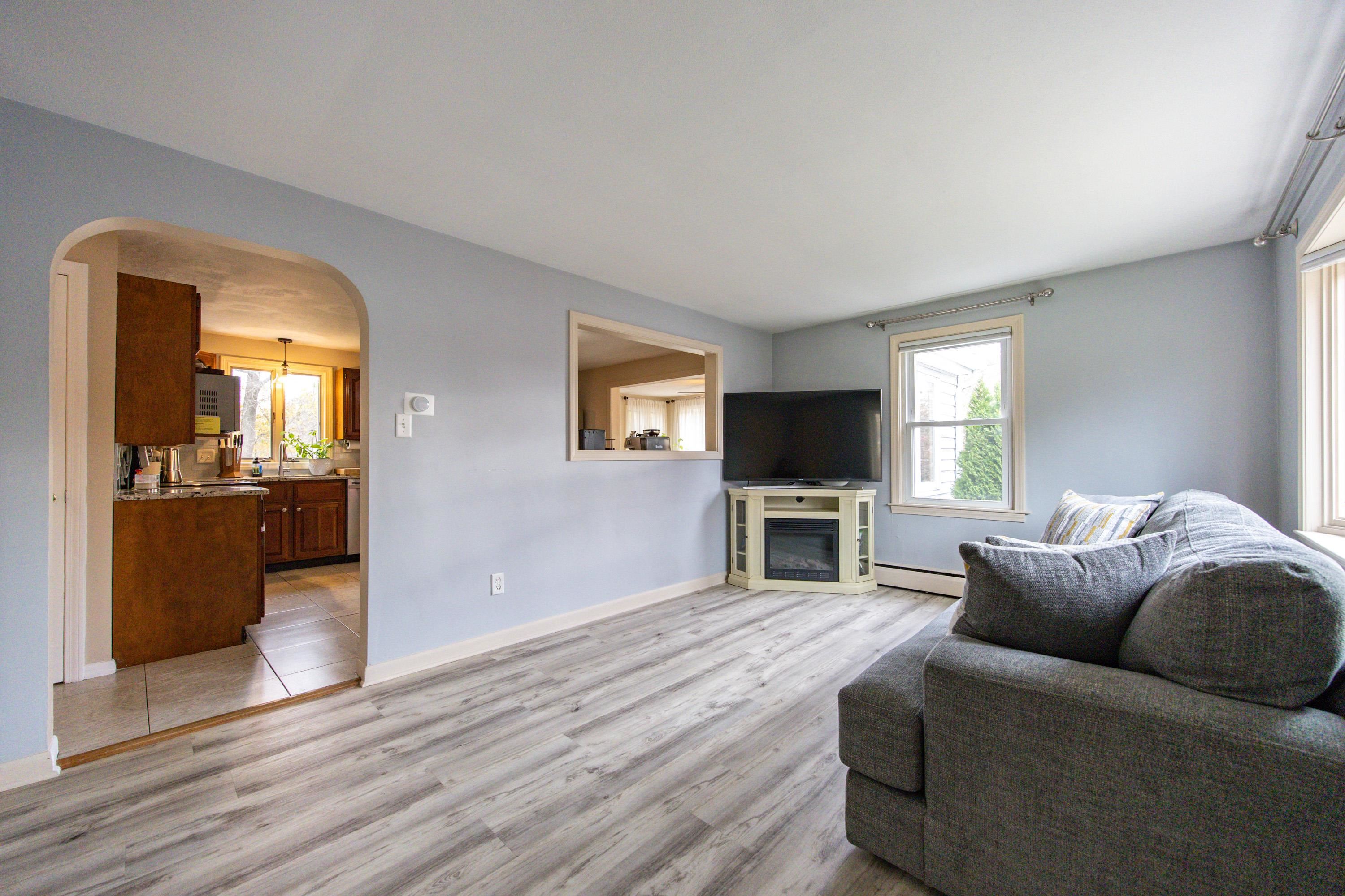 11 Maclarnon Road Salem, NH 03079 - Photo 2 of 36 Gallery Image 2