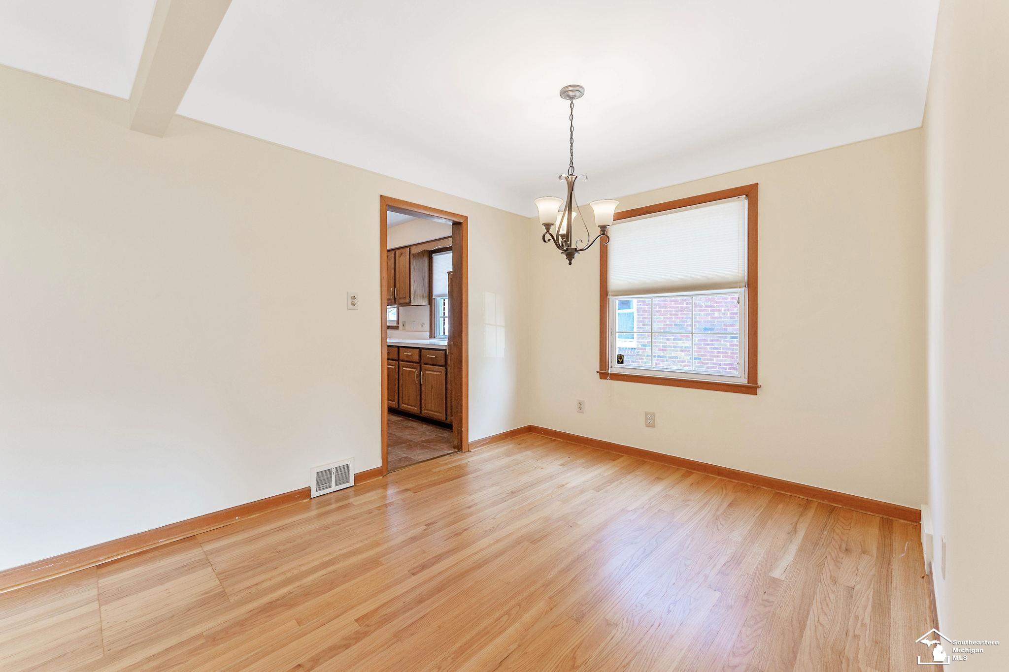 15818 Wick Road Allen Park, MI 48101 - Photo 7 of 30 50093414-6.JPG