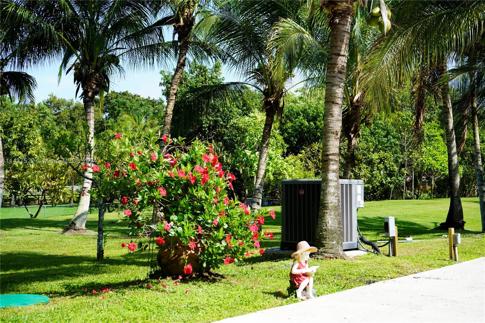 6500 Volunteer Road Southwest Ranches, FL 33330 - Photo 39 of 42 a front view of a house with garden