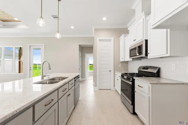 $319,999 | 3899 Waterbury Avenue, Baton Rouge, LA 70820