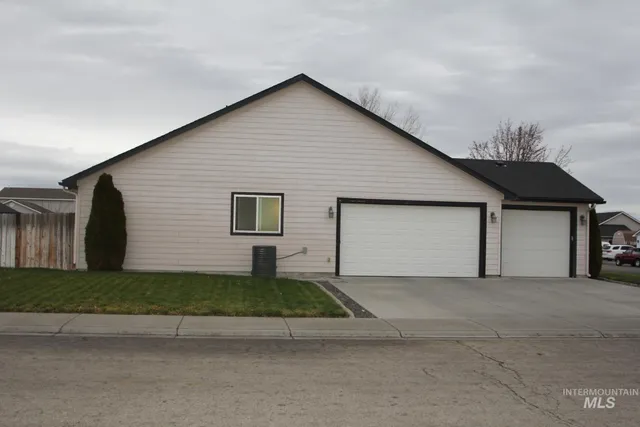 $389,900 | 106 Northeast Windy Street, Mountain Home, ID 83647