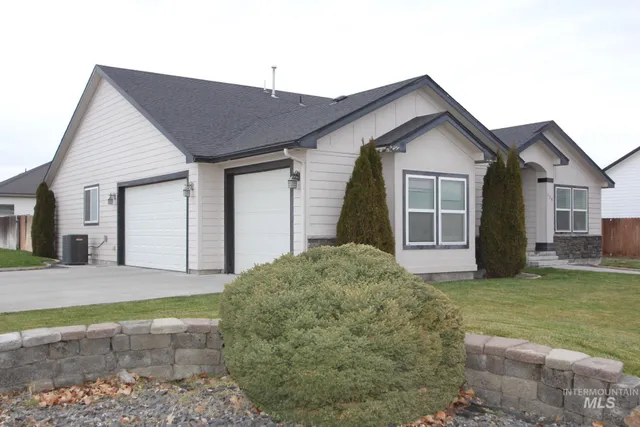 $389,900 | 106 Northeast Windy Street, Mountain Home, ID 83647