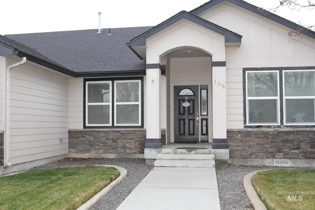 $389,900 | 106 Northeast Windy Street, Mountain Home, ID 83647