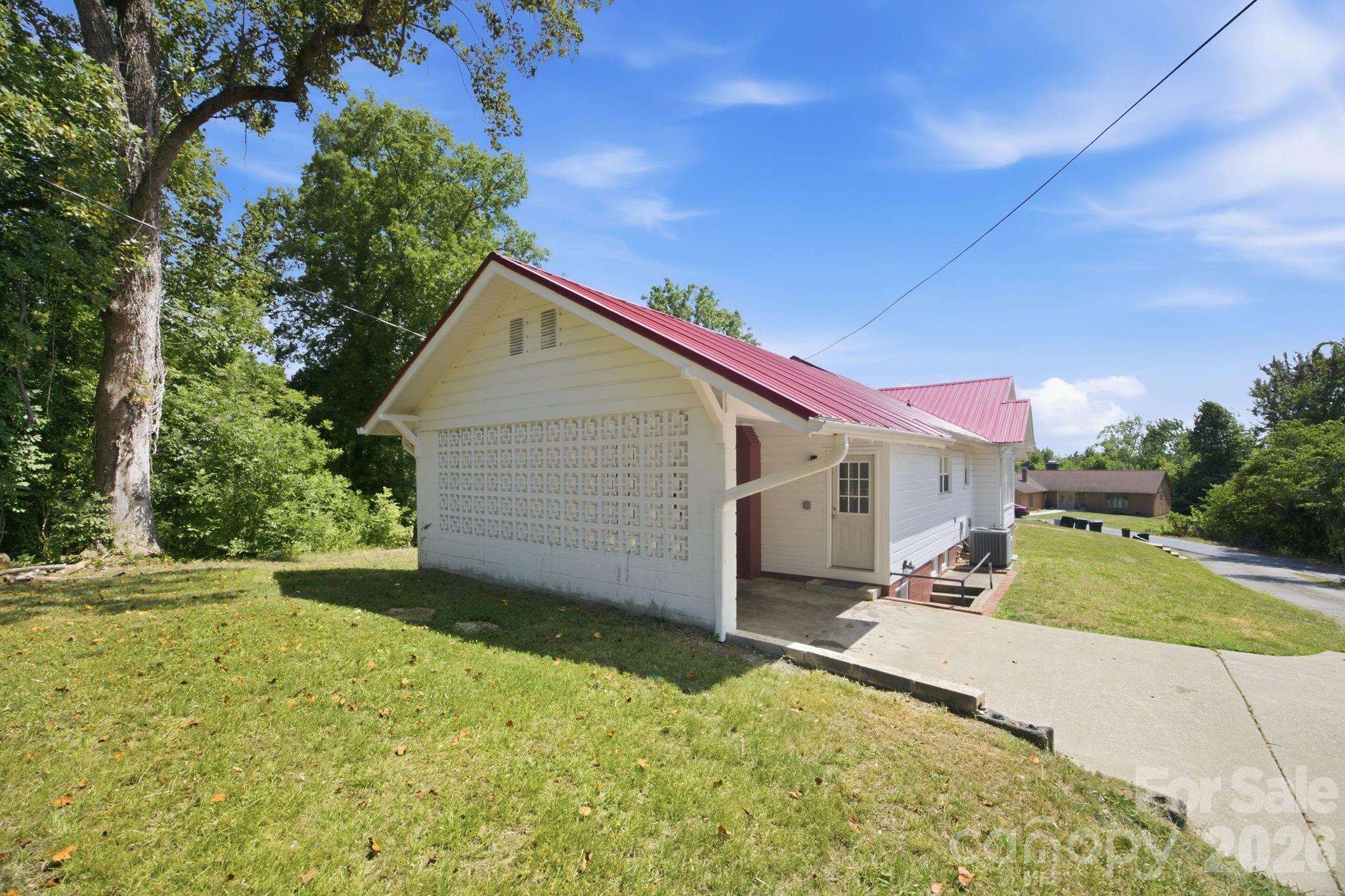 661 Lenoir Road Morganton, NC 28655 - Photo 12 of 48