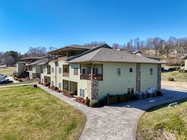 $375,000 | 1649 D Lakeview Drive, Young Harris, GA 30582