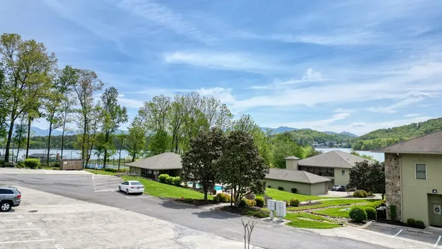 $375,000 | 1649 D Lakeview Drive, Young Harris, GA 30582