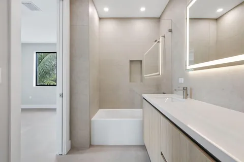 $2,350,000 | 2015 Northeast 4th Avenue, Wilton Manors, FL 33305