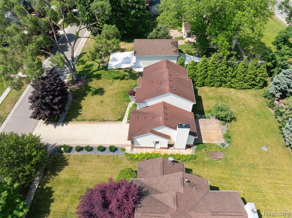 1430 Lee Wood Ridge Road Walled Lake, MI 48390 - Photo 55 of 58 Gallery Image 55