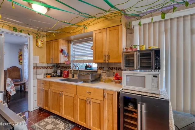 a view of a entryway of the house