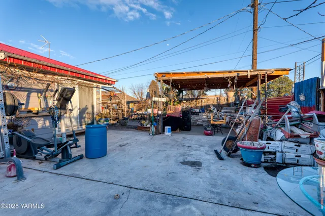 a view of buildings with sitting area