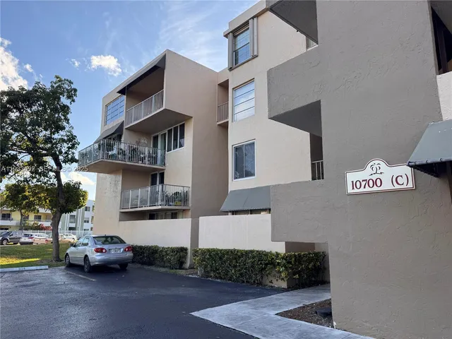 $2,100 | 10700 Southwest 108th Avenue, Unit C306, Miami, FL 33176