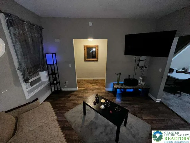 $2,100 | 626 Oak Street, Allentown, PA 18102