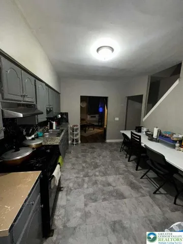 $2,100 | 626 Oak Street, Allentown, PA 18102