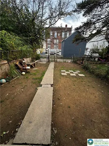 $2,100 | 626 Oak Street, Allentown, PA 18102