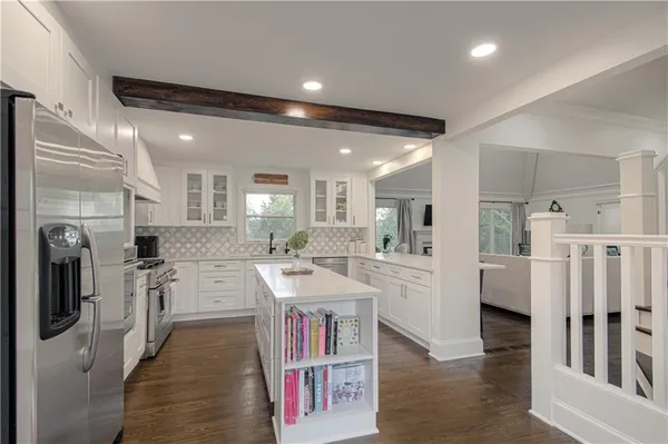 $1,175,000 | 7 Le Mans Court, Prairie Village, KS 66208