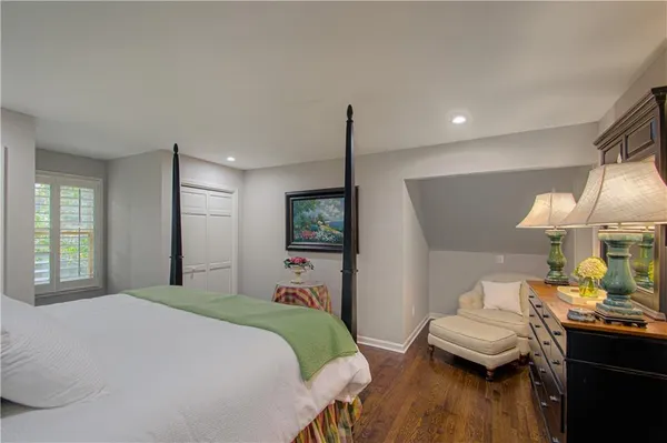 $1,175,000 | 7 Le Mans Court, Prairie Village, KS 66208