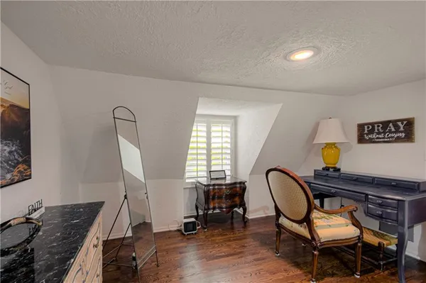$1,175,000 | 7 Le Mans Court, Prairie Village, KS 66208