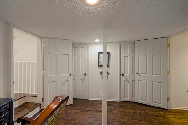 $1,175,000 | 7 Le Mans Court, Prairie Village, KS 66208