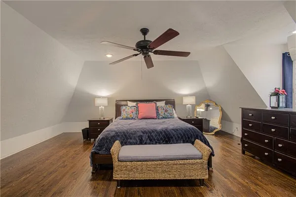 $1,175,000 | 7 Le Mans Court, Prairie Village, KS 66208