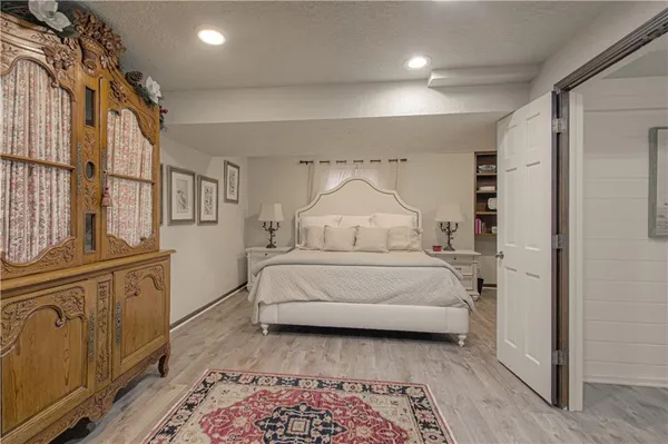 $1,175,000 | 7 Le Mans Court, Prairie Village, KS 66208