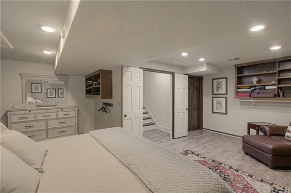 $1,175,000 | 7 Le Mans Court, Prairie Village, KS 66208
