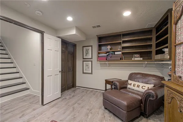 $1,175,000 | 7 Le Mans Court, Prairie Village, KS 66208
