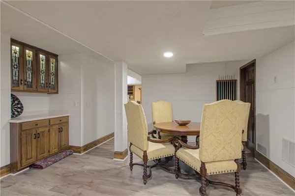$1,175,000 | 7 Le Mans Court, Prairie Village, KS 66208