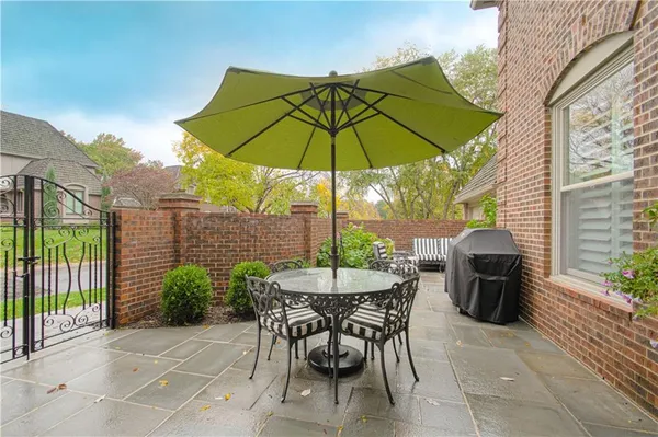 $1,175,000 | 7 Le Mans Court, Prairie Village, KS 66208