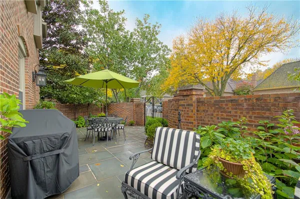 $1,175,000 | 7 Le Mans Court, Prairie Village, KS 66208