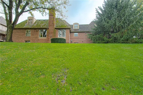 $1,175,000 | 7 Le Mans Court, Prairie Village, KS 66208