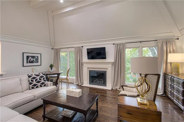 $1,175,000 | 7 Le Mans Court, Prairie Village, KS 66208