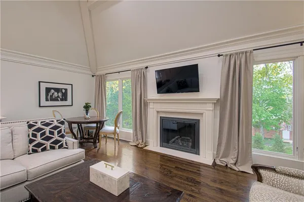 $1,175,000 | 7 Le Mans Court, Prairie Village, KS 66208