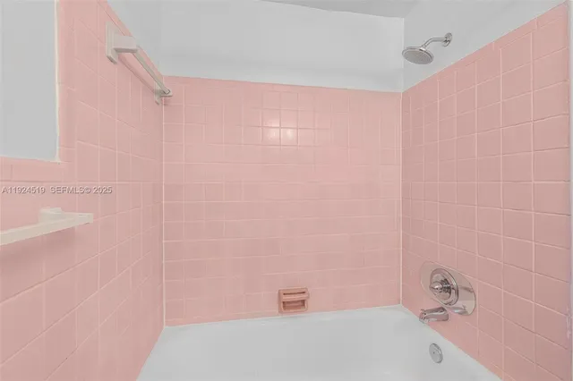 $1,875 | 1850 Meridian Avenue, Unit 7, Miami Beach, FL 33139