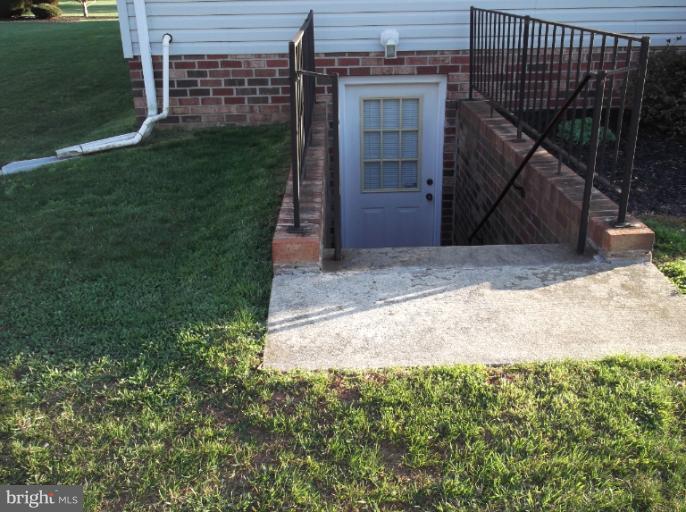 3833 London Bridge Road Finksburg, MD 21048 - Photo 14 of 22 Side Entrance